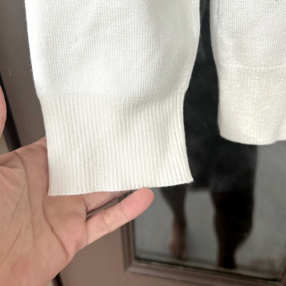 J C Penney Abbott Elementary White Cream Soft Turtleneck Sweater Size Medium NWT - Picture 6 of 9